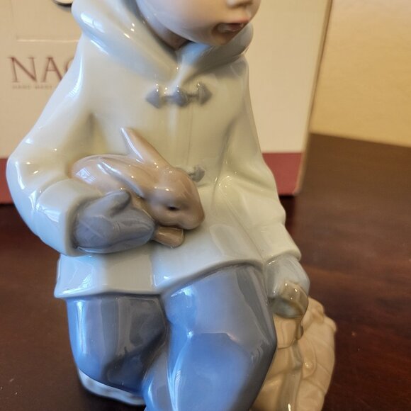 Nao Lladró Porcelain Figurine Boy "Resting on Excursion” #1037 - Picture 9 of 12